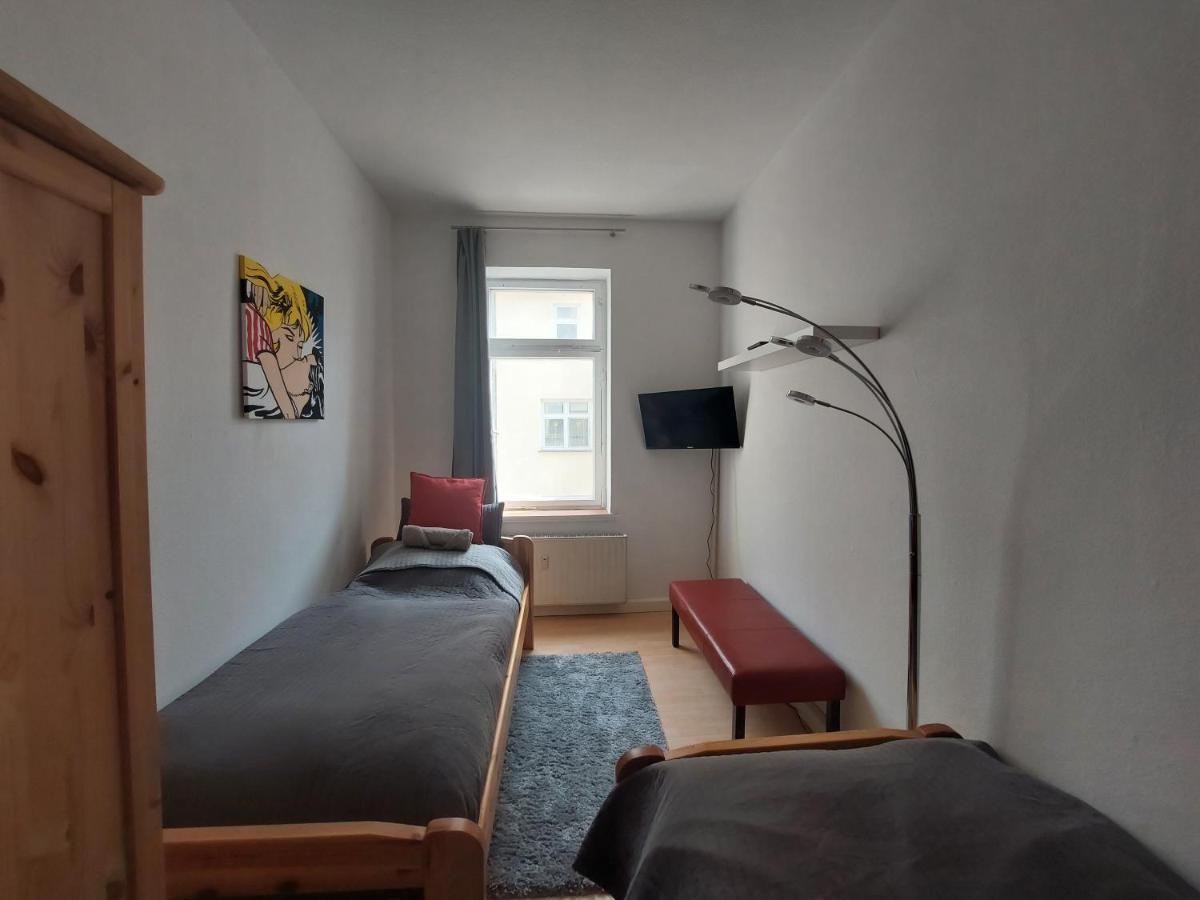 Schoene Zwei-Zimmer-Wohnung "W2" Mit 4 Einzelbetten Und Wlan In Zwenkau Bei Leipzig Im Neuseenland Eksteriør billede